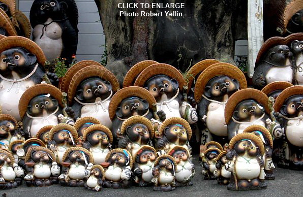 Tanuki statues in front of store in Shigaraki, photo by Robert Yellin