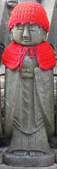 cute-jizo-red-bib-hat-hase-dera-kamakura-1