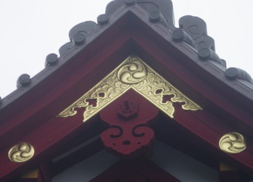Tomoe crest at Tsurugaoka Hachimangu Shrine, Kamakura, Japan