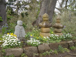 Jizo Bosatsu and Ishidoro, Trail in Kamakura