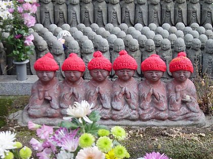 Roku Jizo (Six Jizo) at Hase Dera in Kamakura