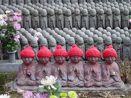 Roku Jizo (Six Jizo) at Hase Dera in Kamakura