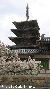 Shitennoji Pagoda, photo by Craig Emmott at TaleofGenji.org