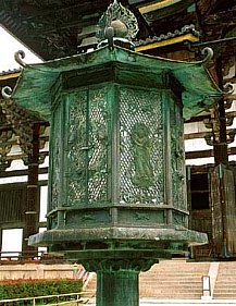 Todaiji Temple, Eight-sided bronze lantern