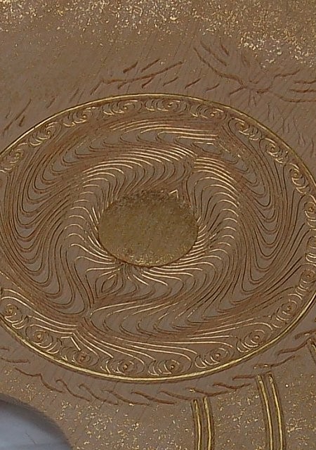 12. Intricate kirikane 切金 (gold foil) design on halo