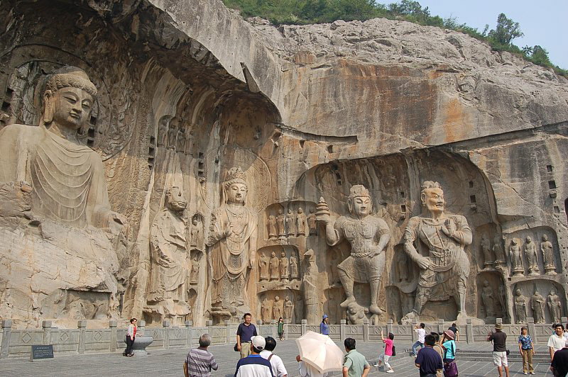 fengxian-grotto-longmen-7th-century