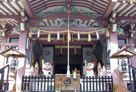 Maneki Neko at Imado Jinja Shrine in Tokyo