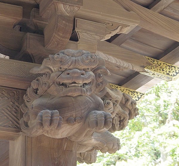 Shishi in eaves, Engagkuji Temple, Kita Kamakura