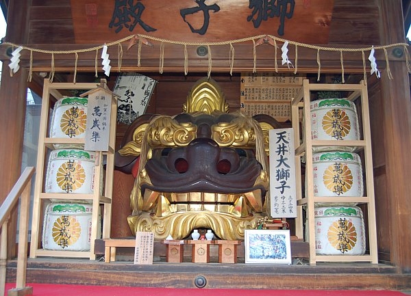 Shishi at Namiyoke Inari Shrine (near Tsukiji fish market in Tokyo).