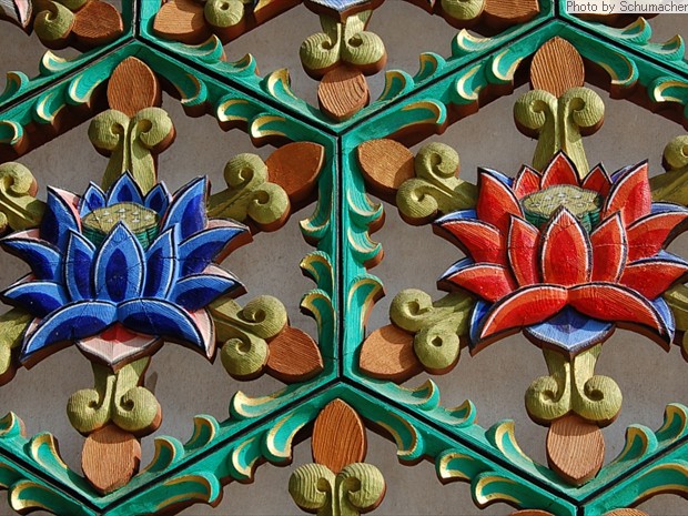 Latticework at Chukseosa Temple. Korea's temples are, generally, painted more lavishly than those in Japan.