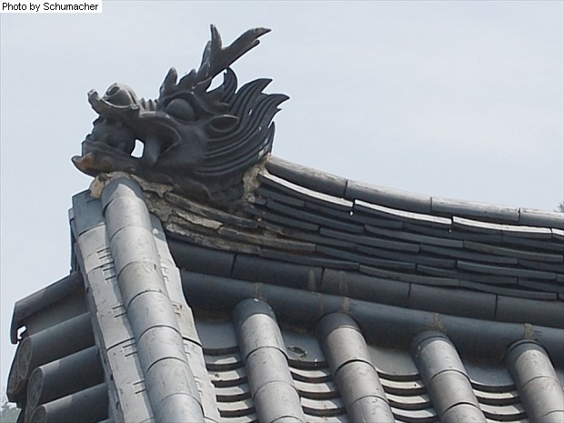 Dragon tile at Bongamsa Temple, with wish-granting jewel in mouth (or with tide-controlling jewel in mouth).