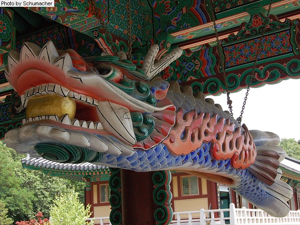 Carp turning into dragon at Seokjongsa Temple. Based on a Chinese legend (Jp. = Koi-no-Takinobori 鯉の滝登り) about carps who swim up a waterfall against all odds to become dragons.