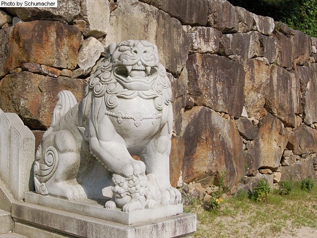 Stone lion at Chukseosa Temple.