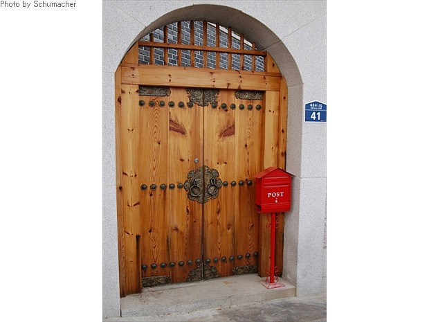 Door, Bukchon Village.