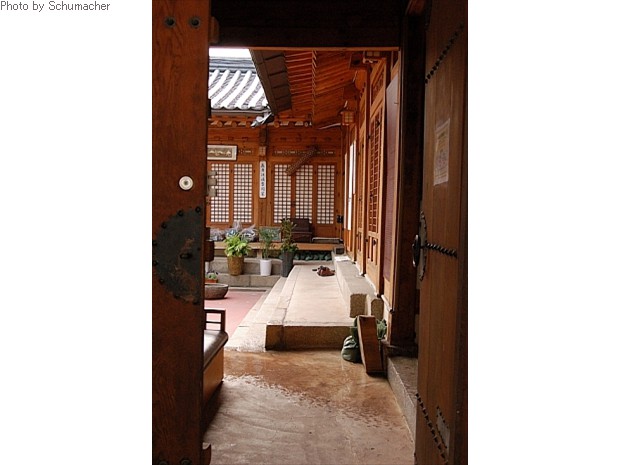 Door, Bukchon Village.