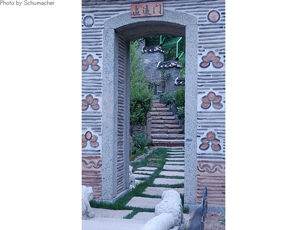Door, Asian Art Museum, Seoul, Korea.