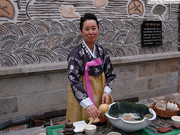 Lady serving refreshments at the Asian Art Museum, Seoul, Korea.