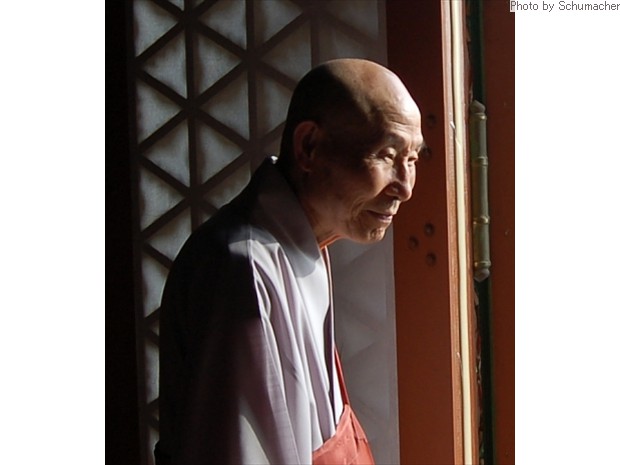Master Muyeo at Chukseosa Temple. He gave a Dharma talk to the group.
