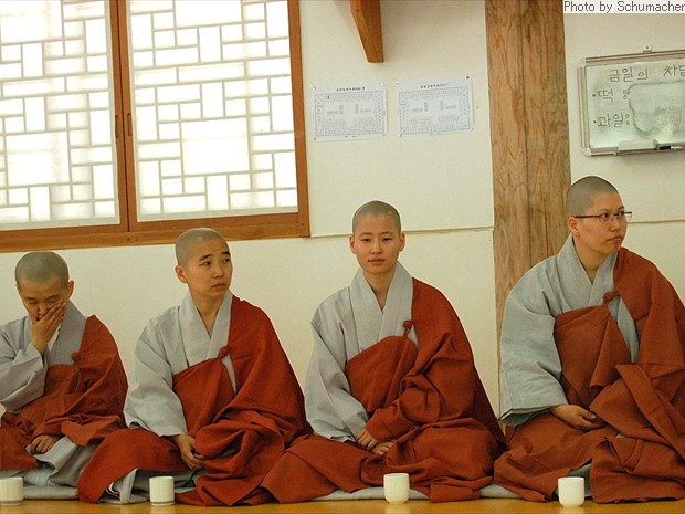 Bikuni (nuns) during the Dharma talk at Bongamsa Temple.