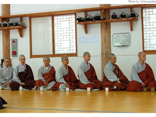 Bikuni (nuns) during the Dharma talk at Bongamsa Temple.