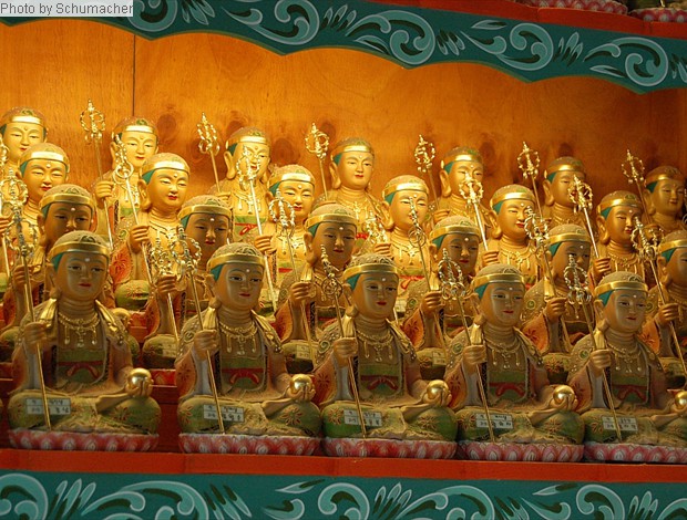 1000 Kṣitigarbha 千躰地蔵 (Krn. = Jijang 지장, Jp. = Jizō, Chn. = Dìzàng). Gapsa Temple. Devotees purchase an icon, which is then displayed in a temple niche. 
